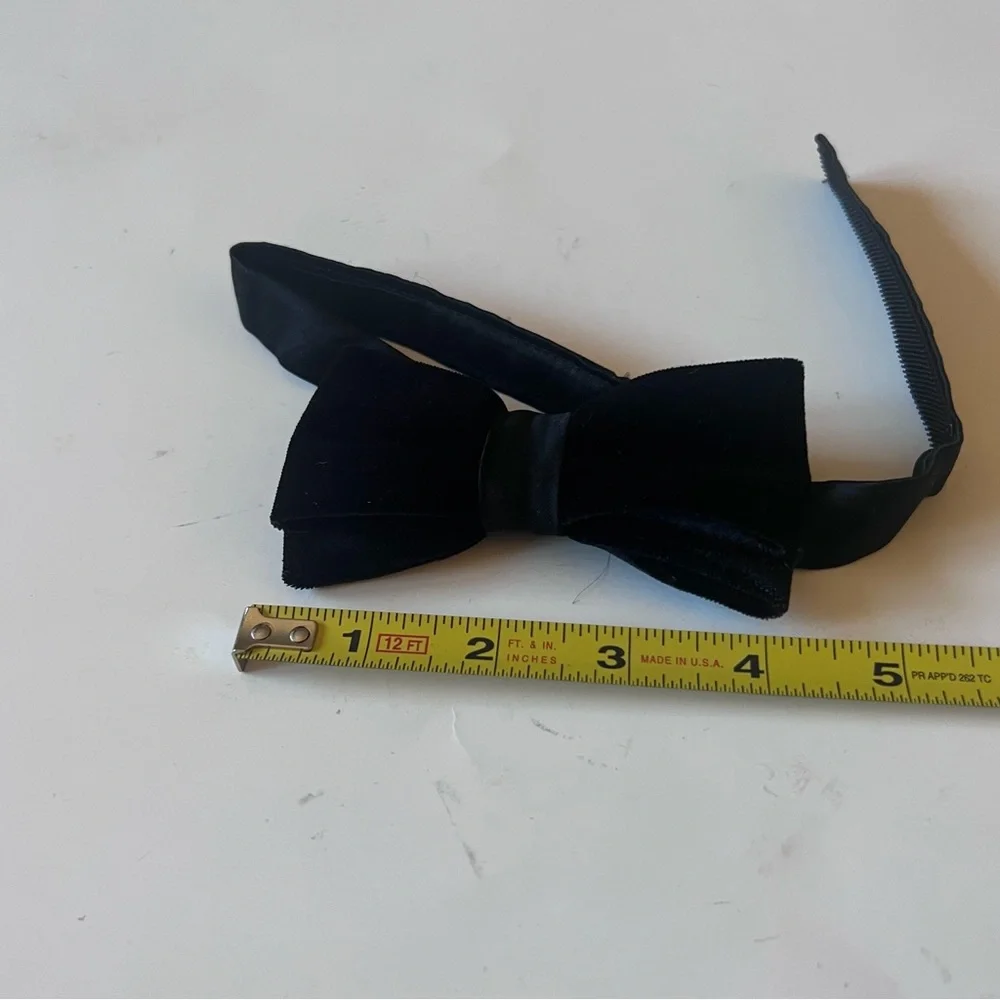 NORDSTROM FAMILY MOMENTS BOYS VELVET PRE-TIED BOW TIE BLACK OS ADJUSTABLE NEW